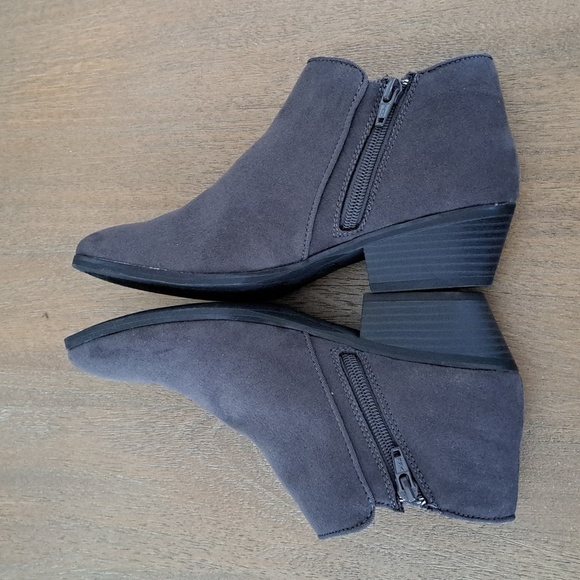 Style & Co. Wileyy Ankle Booties - Color: Dark Grey Suede- Size: 6.5M - Picture 6 of 9